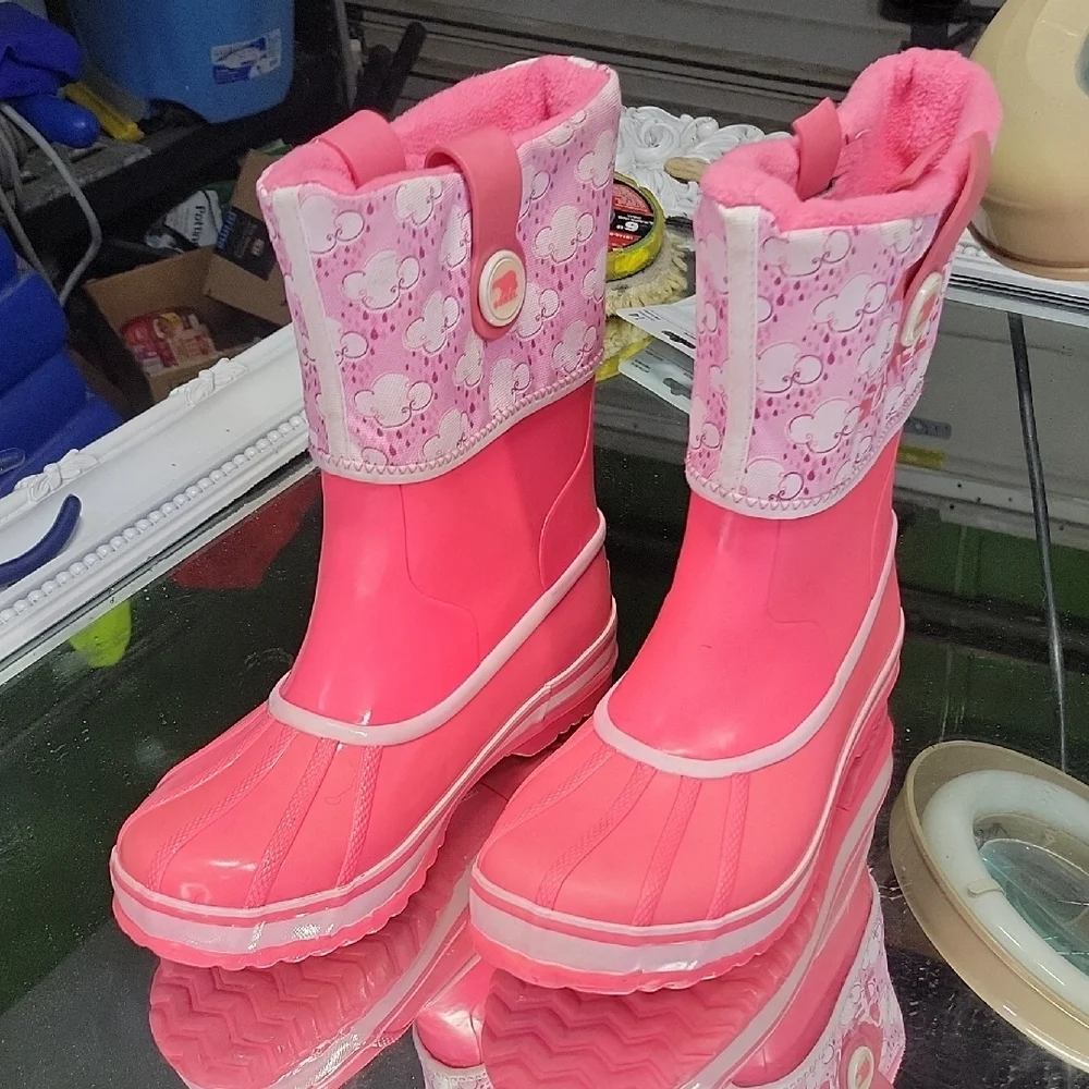 Sorel Girls Size 5 Bright Pink Snow Boots w/cloud Pattern Great Condition